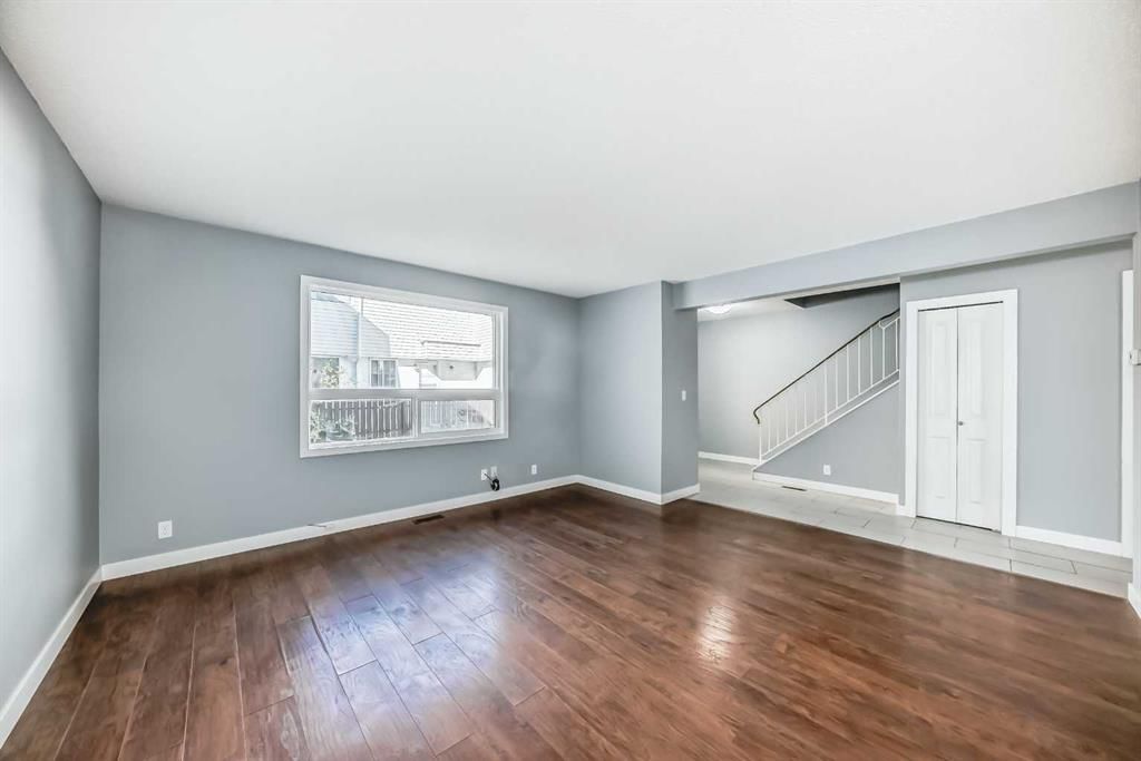3, 511 64 Avenue NE, Calgary — photo 3 of 26
