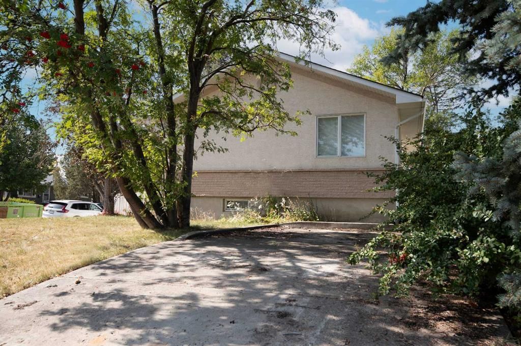 4328 Greenview Drive NE, Calgary — photo 3 of 31