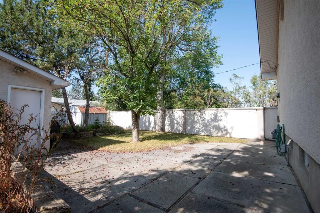 4328 Greenview Drive NE, Calgary — photo 5 of 31