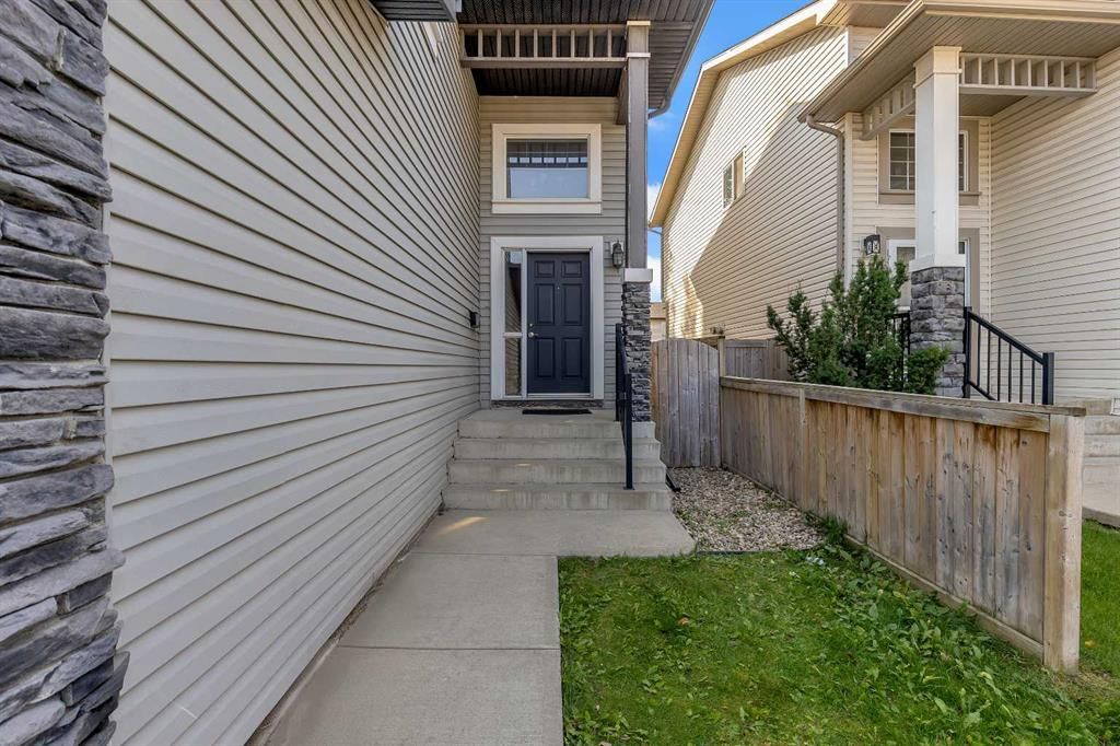 15 New Brighton Close SE, Calgary — photo 2 of 33