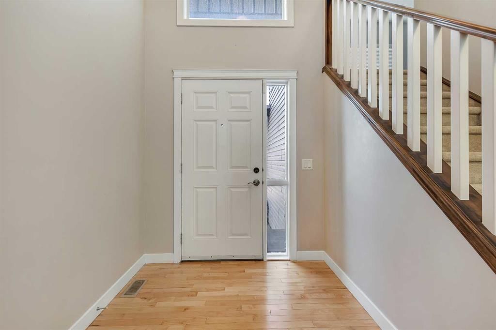 15 New Brighton Close SE, Calgary — photo 3 of 33
