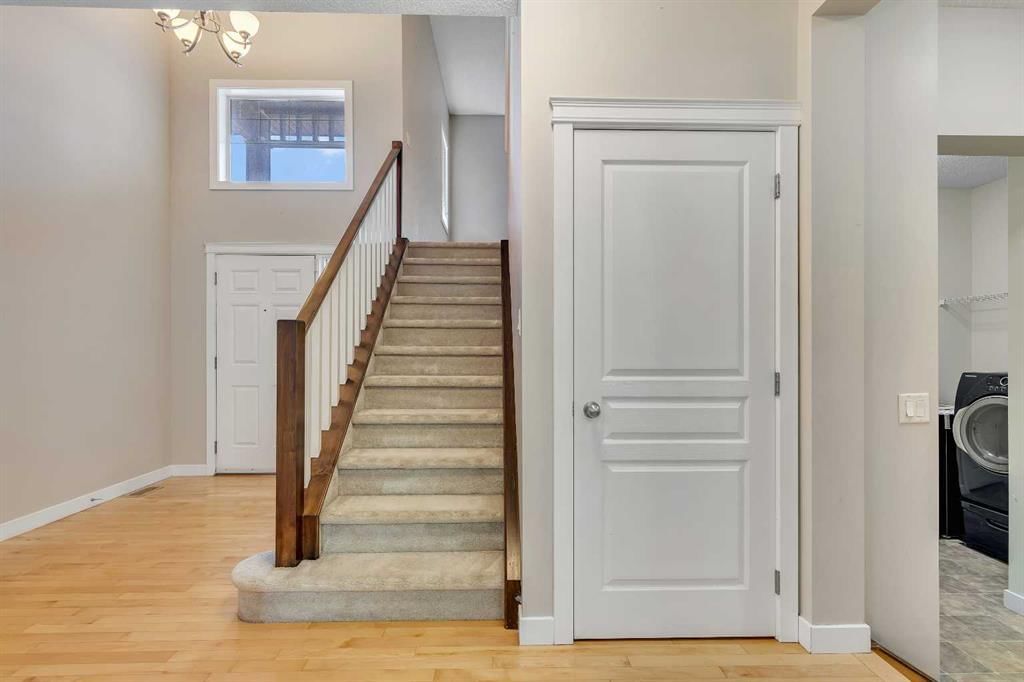 15 New Brighton Close SE, Calgary — photo 5 of 33