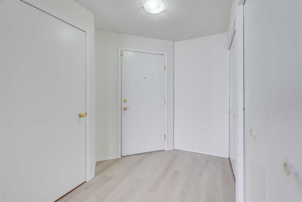 210, 2000 Somervale Court SW, Calgary — photo 3 of 24