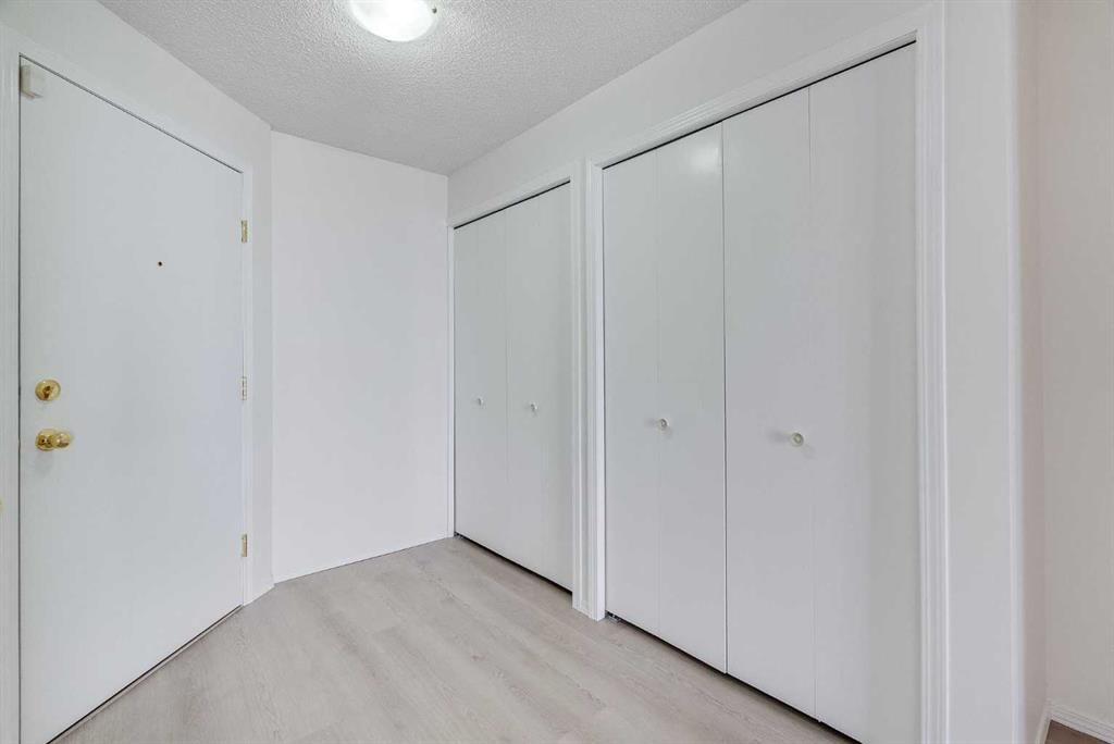 210, 2000 Somervale Court SW, Calgary — photo 4 of 24