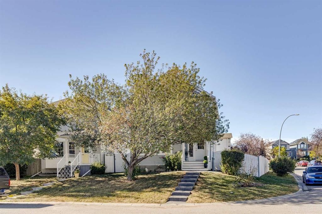 201 Citadel Forest Close NW, Calgary — photo 2 of 37