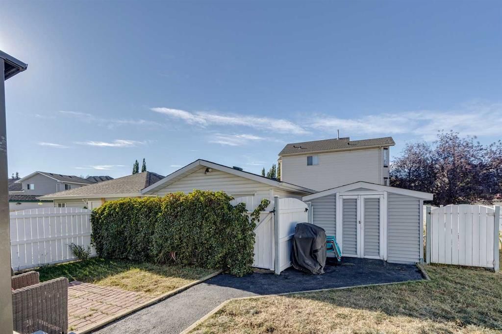 201 Citadel Forest Close NW, Calgary — photo 3 of 37