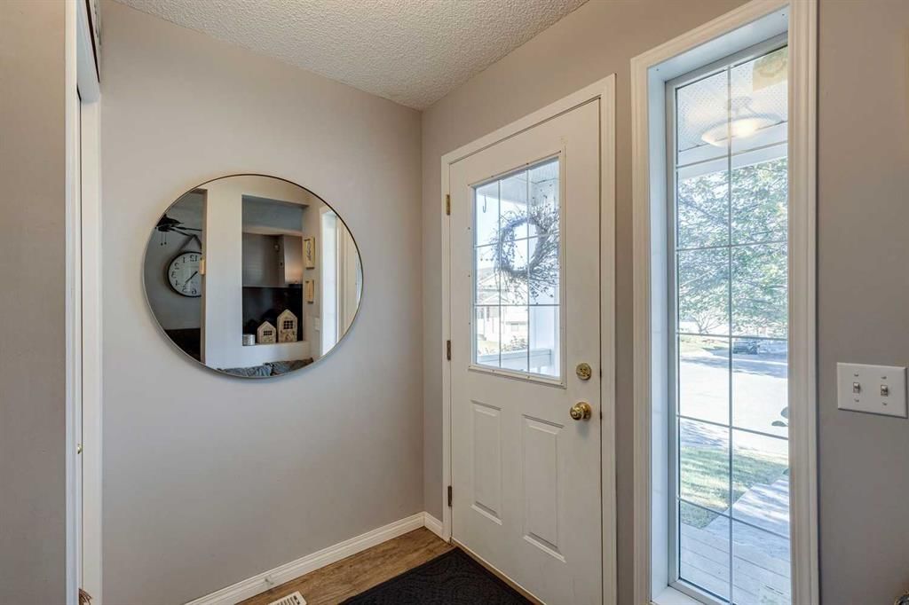 201 Citadel Forest Close NW, Calgary — photo 5 of 37
