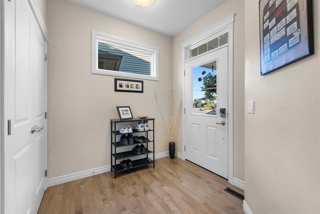 231 Evansglen Circle NW, Calgary — photo 3 of 44