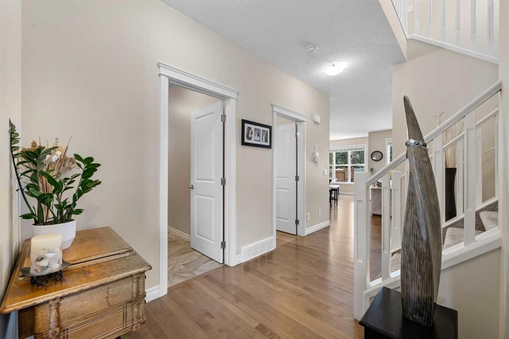 231 Evansglen Circle NW, Calgary — photo 4 of 44