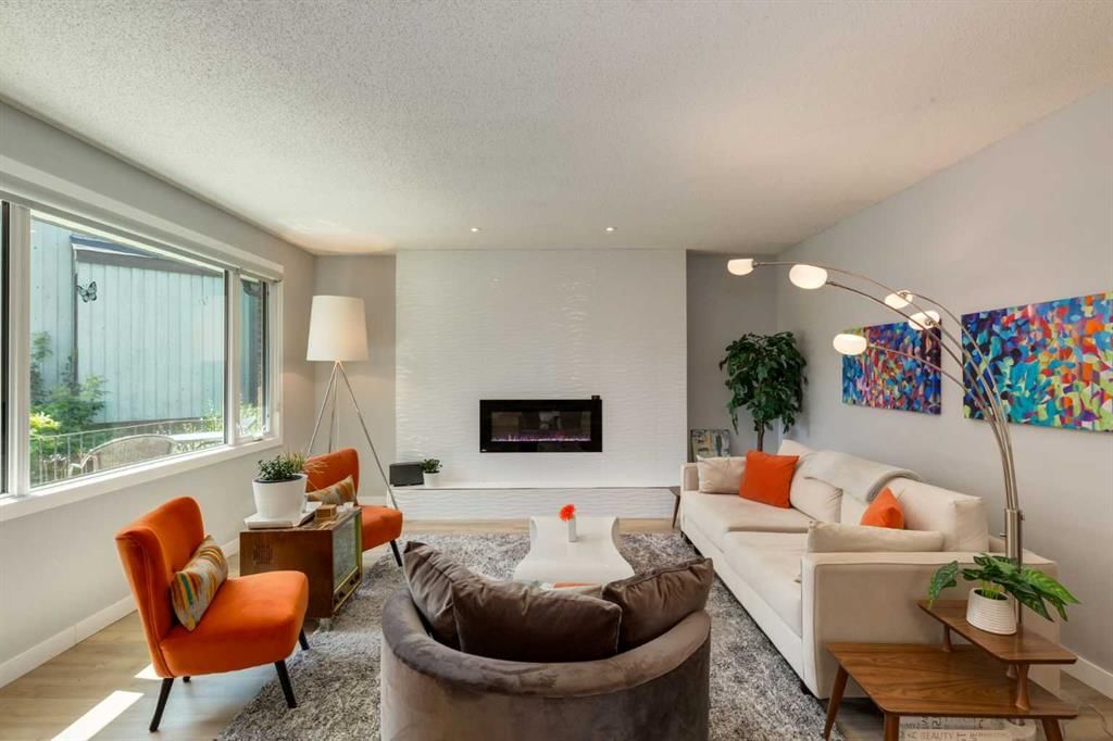 31 Silverstone Bay NW, Calgary — photo 5 of 49