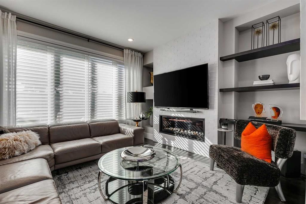 506 54 Avenue SW, Calgary — photo 5 of 47