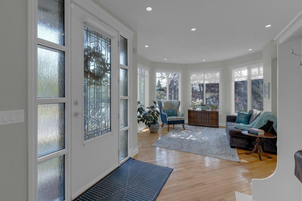 902 23 Avenue NW, Calgary — photo 4 of 36
