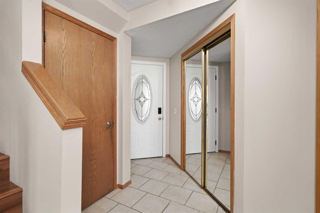 24 Riverside Crescent SE, Calgary — photo 2 of 42