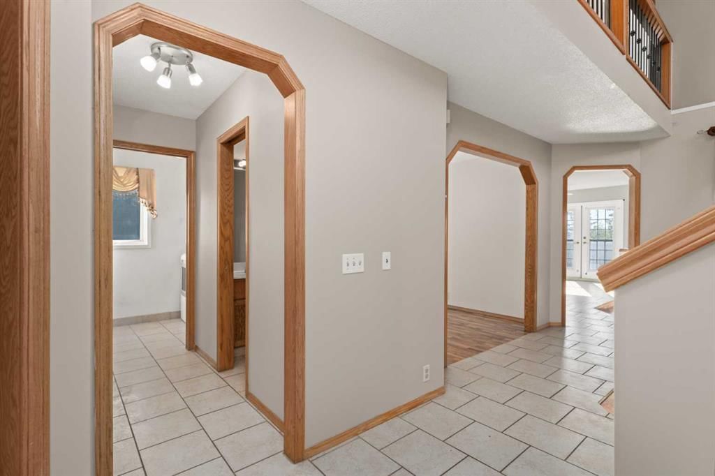 24 Riverside Crescent SE, Calgary — photo 3 of 42
