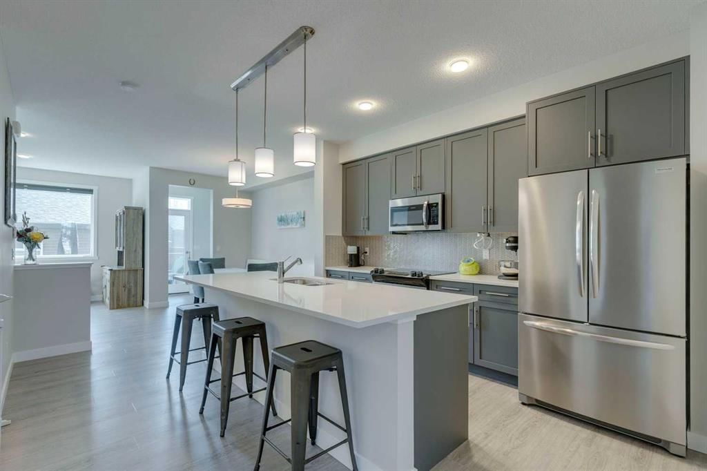 201 Carringvue Way NW, Calgary — photo 2 of 36