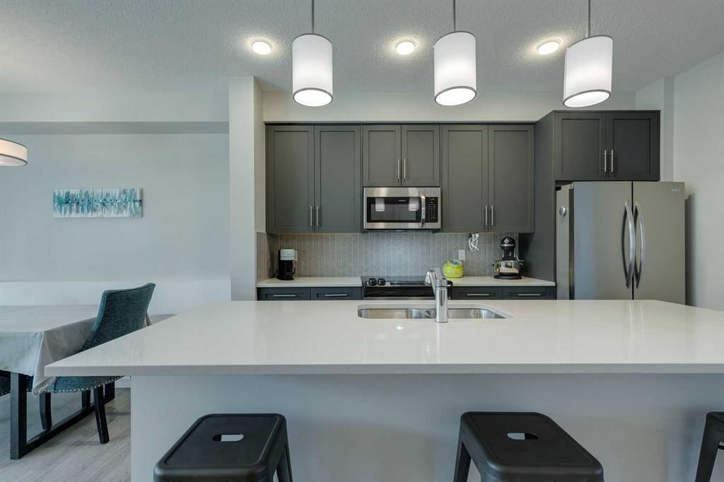 201 Carringvue Way NW, Calgary — photo 3 of 36