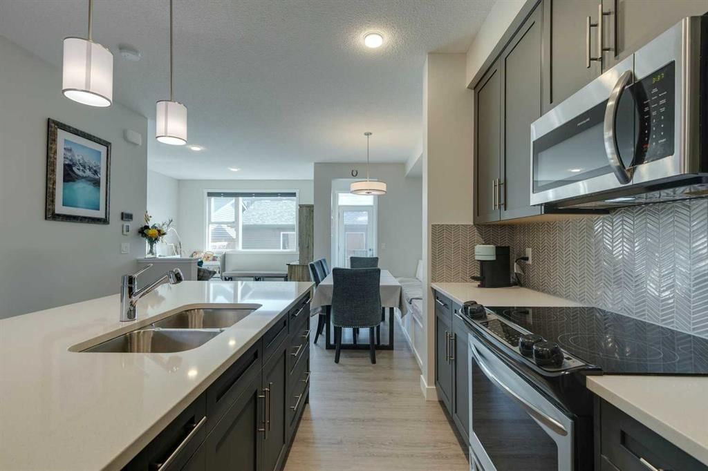 201 Carringvue Way NW, Calgary — photo 5 of 36