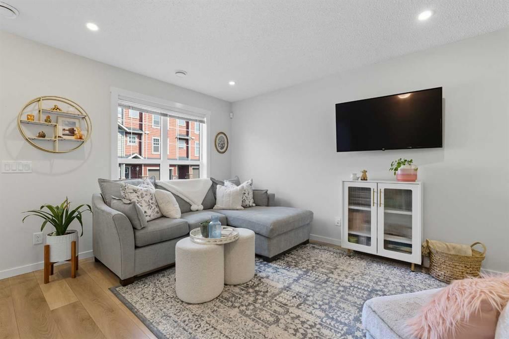 253 Cranbrook Square SE, Calgary — main listing photo