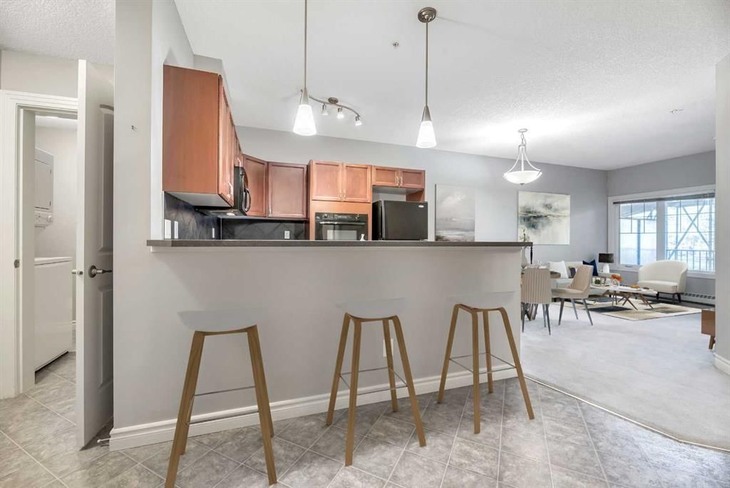 127, 60 Royal Oak Plaza NW, Calgary — photo 3 of 42