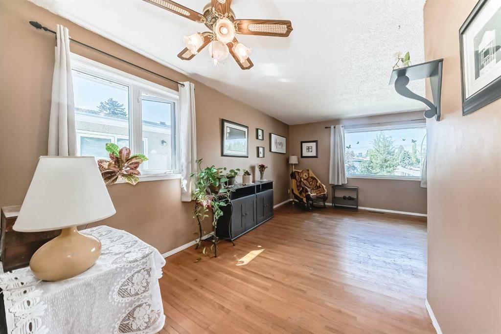 2107 Munro Drive NE, Calgary — photo 3 of 37
