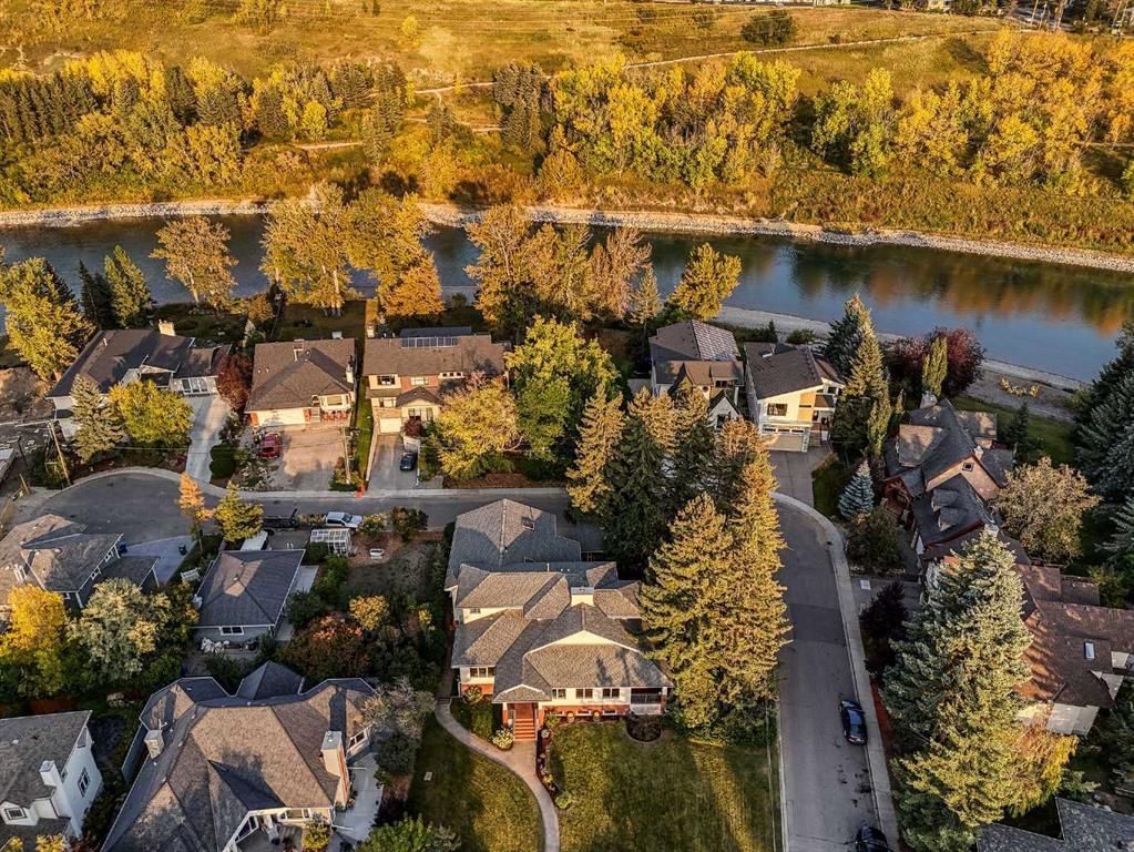 5928 Bow Crescent NW, Calgary — photo 4 of 50