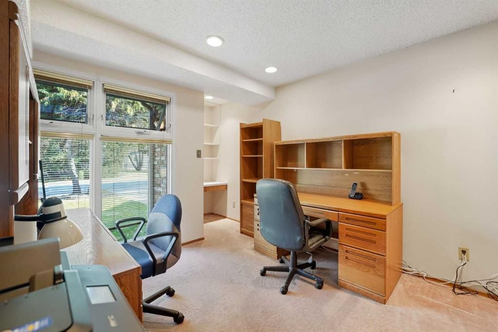 719 Willamette Drive SE, Calgary — photo 5 of 46