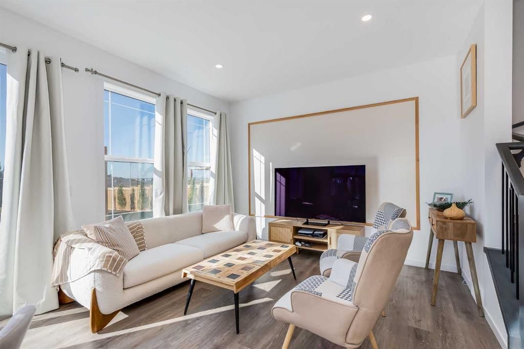 81 Magnolia Heath SE, Calgary — photo 4 of 45