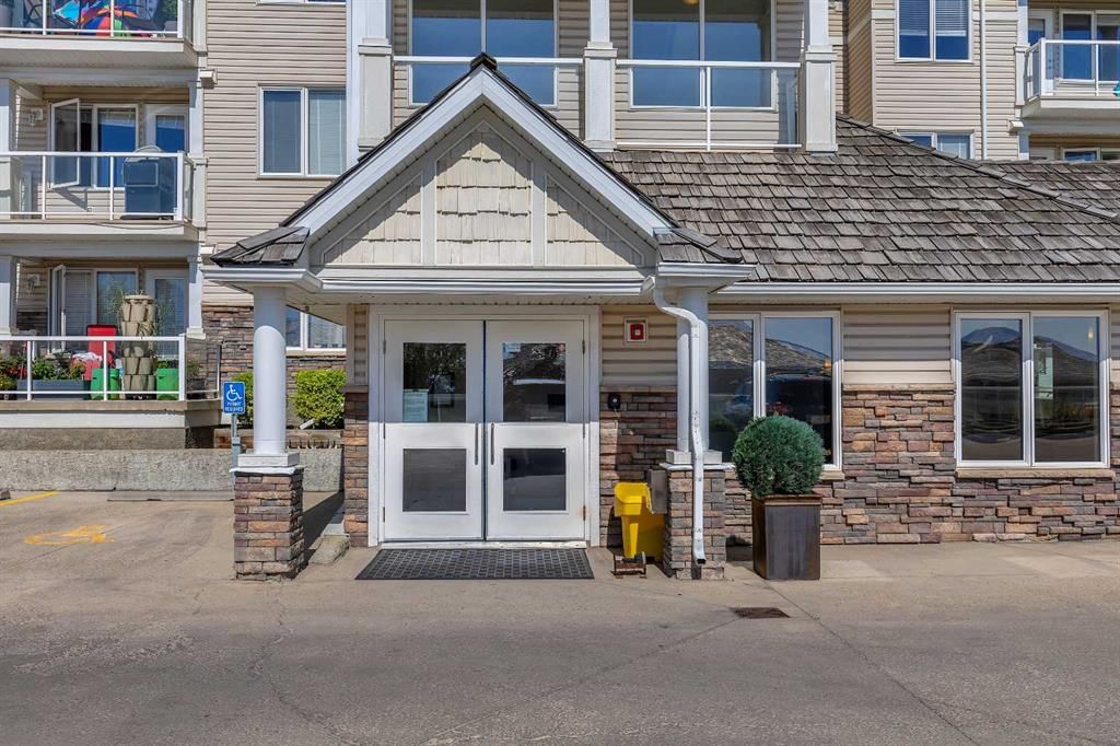 126, 500 Rocky Vista Gardens NW, Calgary — photo 4 of 50