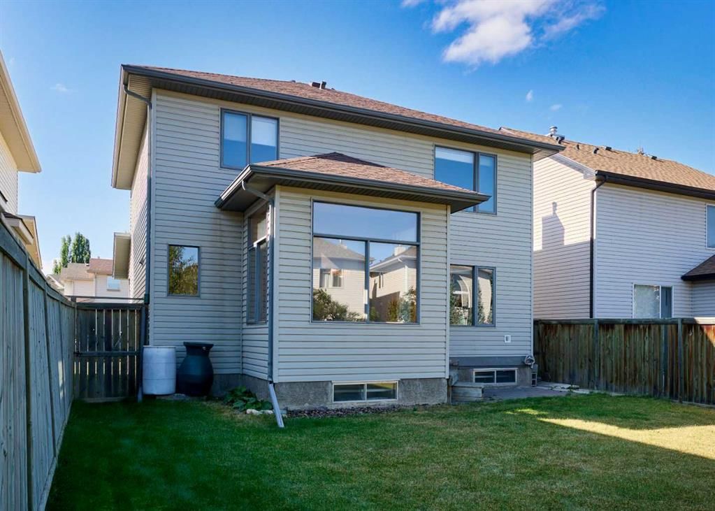 19 Westpoint Court SW, Calgary — photo 4 of 35