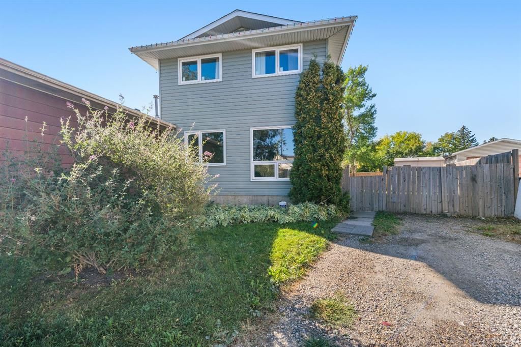 62 Fonda Crescent SE, Calgary — photo 2 of 47