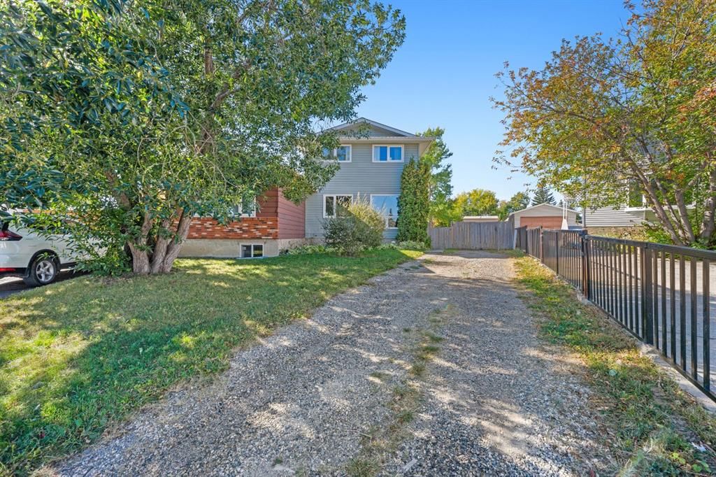 62 Fonda Crescent SE, Calgary — photo 3 of 47