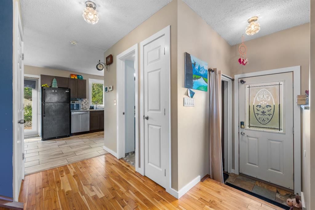 62 Fonda Crescent SE, Calgary — photo 4 of 47