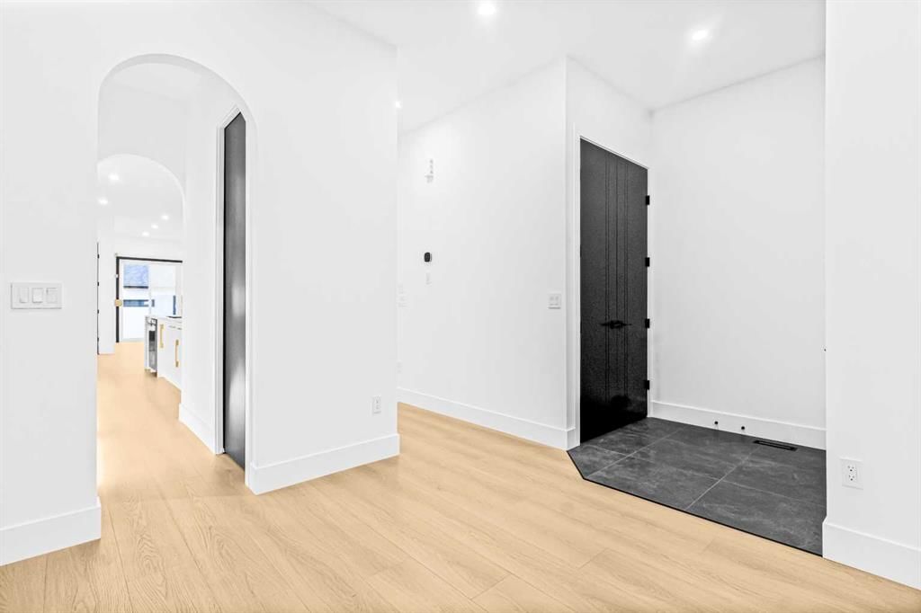 613 55 Avenue SW, Calgary — photo 4 of 47