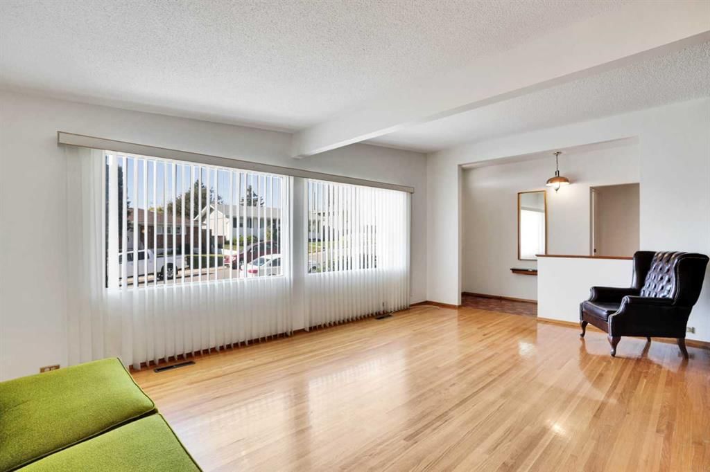 924 Mayland Drive NE, Calgary — photo 3 of 50