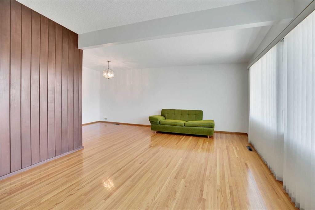 924 Mayland Drive NE, Calgary — photo 5 of 50