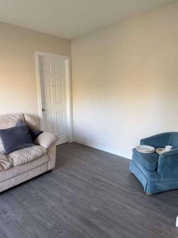 3727 Valdes Place NW, Calgary — photo 5 of 26
