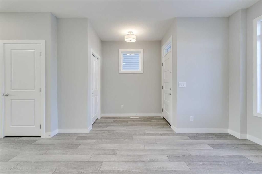 113 Silverton Glen Way SW, Calgary — photo 4 of 31