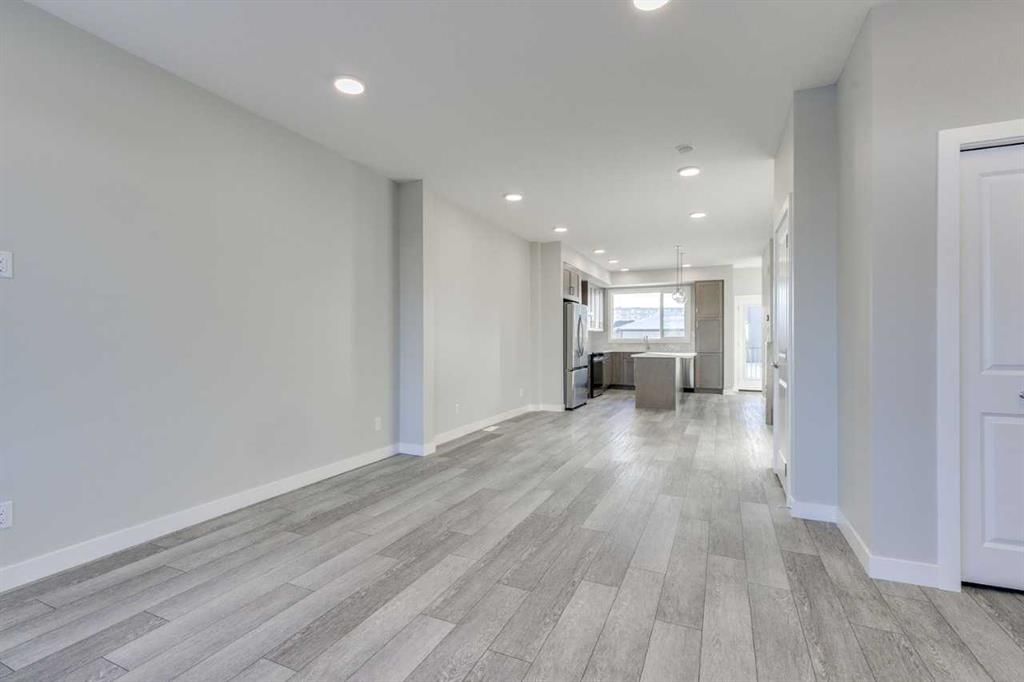113 Silverton Glen Way SW, Calgary — photo 5 of 31