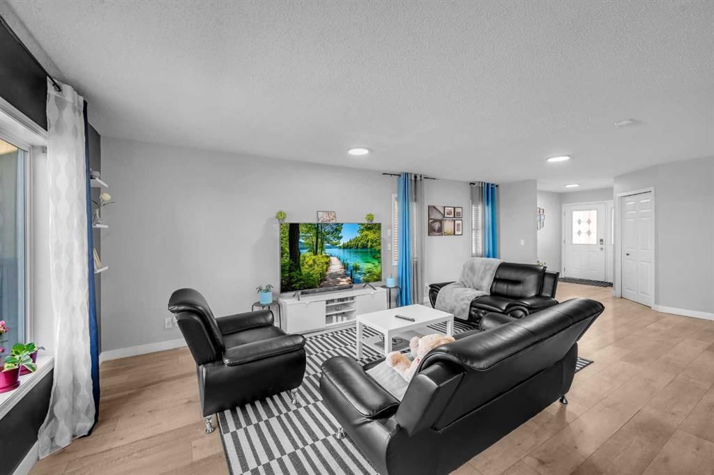 233 Saddlecrest Way NE, Calgary — photo 2 of 50