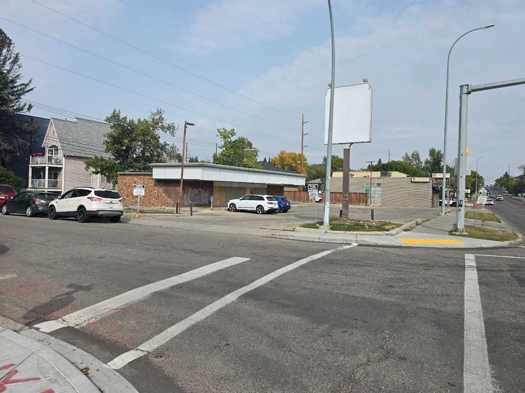 2903 Centre Street NW, Calgary — photo 3 of 3