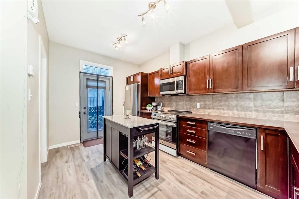 49 New Brighton Point SE, Calgary — photo 4 of 32