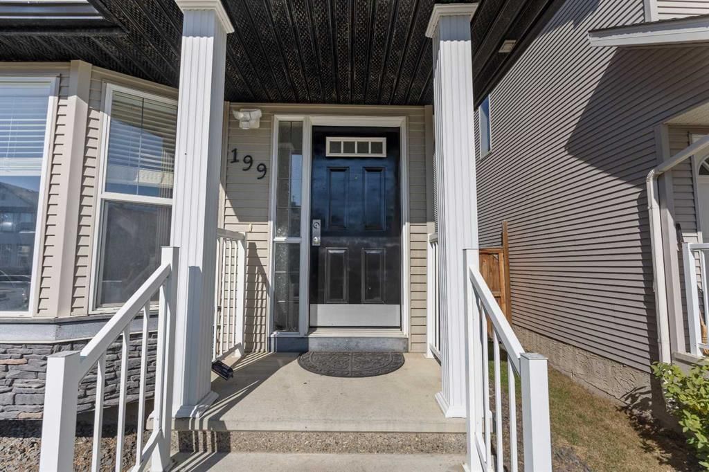 199 Cranberry Close SE, Calgary — photo 2 of 37
