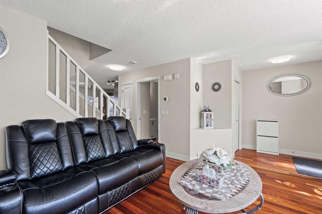 199 Cranberry Close SE, Calgary — photo 5 of 37