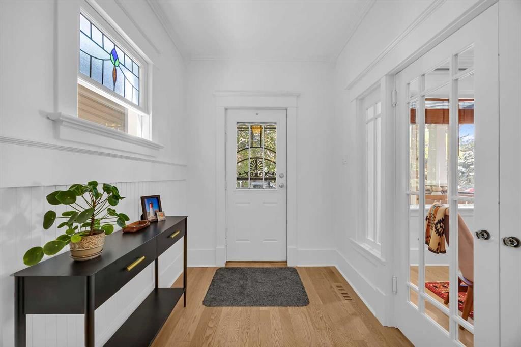 523 10 Avenue NE, Calgary — photo 3 of 50