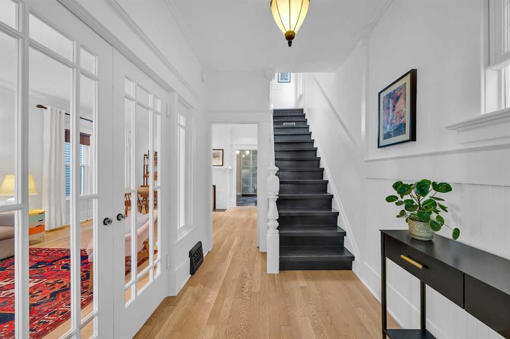 523 10 Avenue NE, Calgary — photo 4 of 50