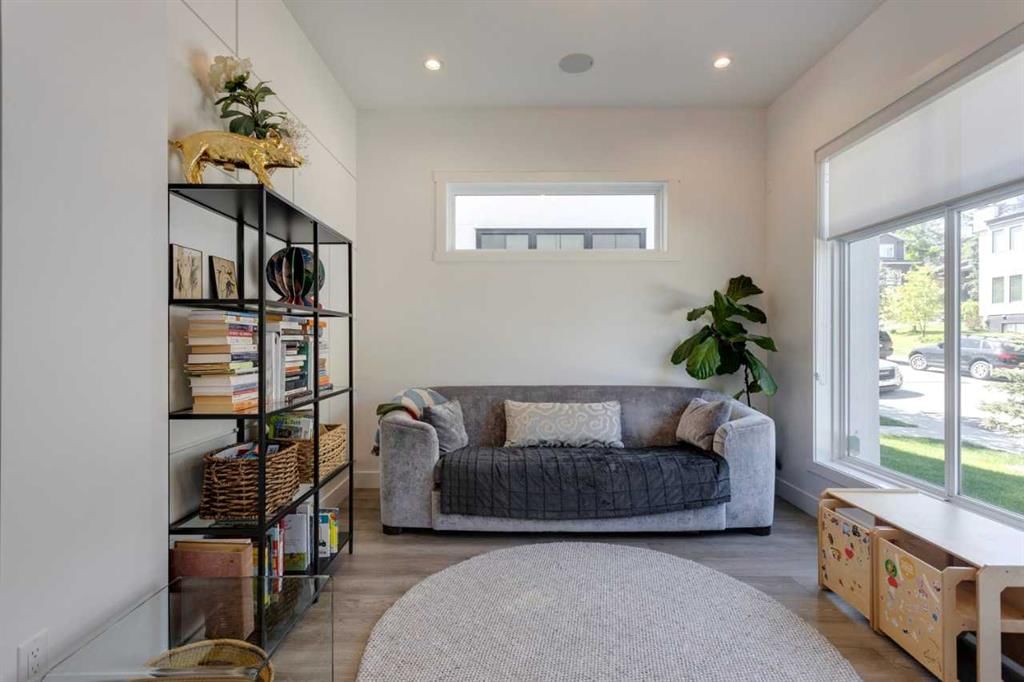 1831 30 Avenue SW, Calgary — photo 3 of 50