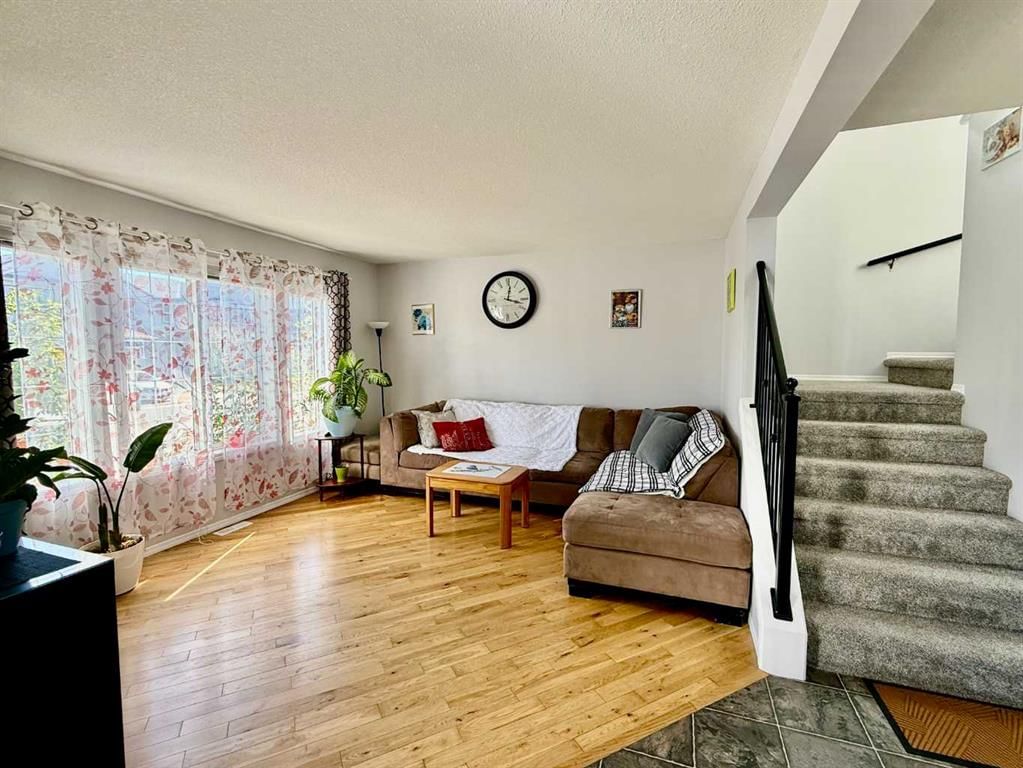 43 Bridlecrest Road SW, Calgary — photo 4 of 49