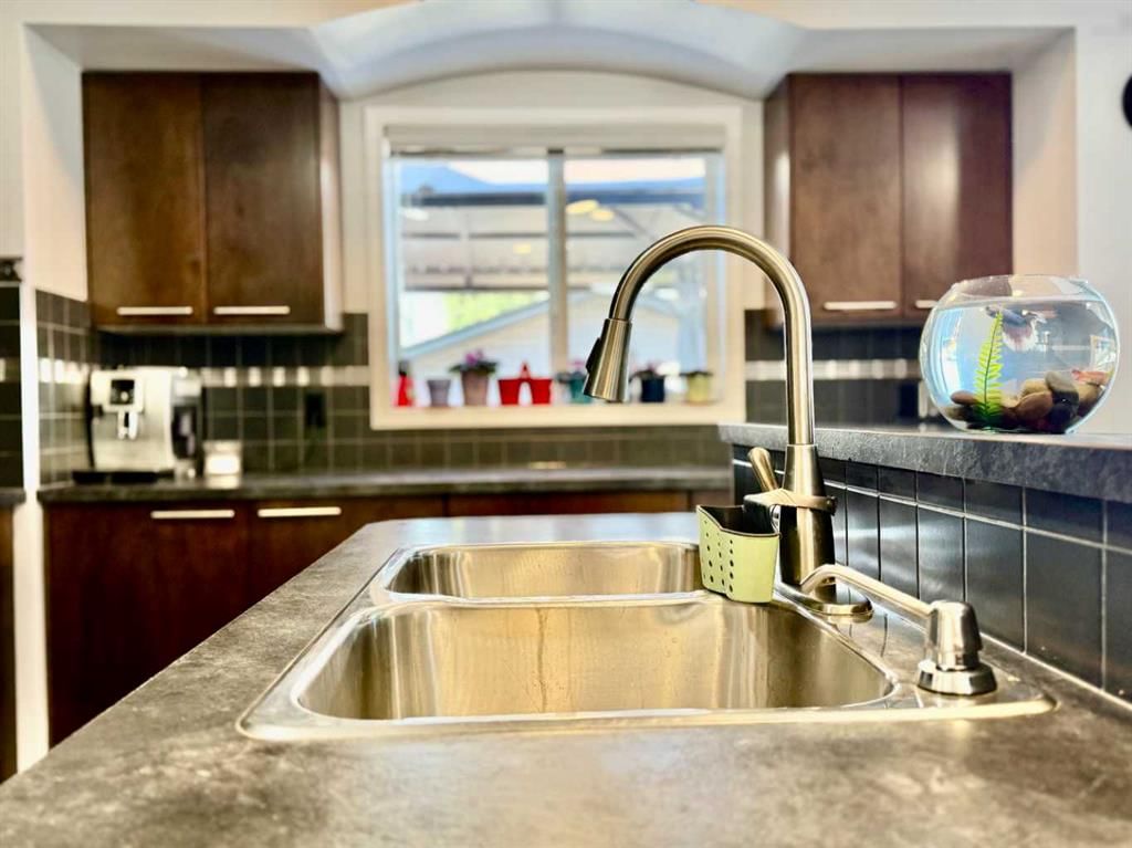 43 Bridlecrest Road SW, Calgary — photo 5 of 49