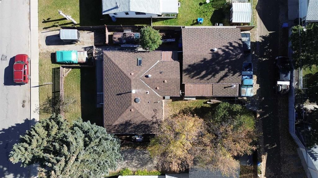 8127 43 Avenue NW, Calgary — photo 2 of 45