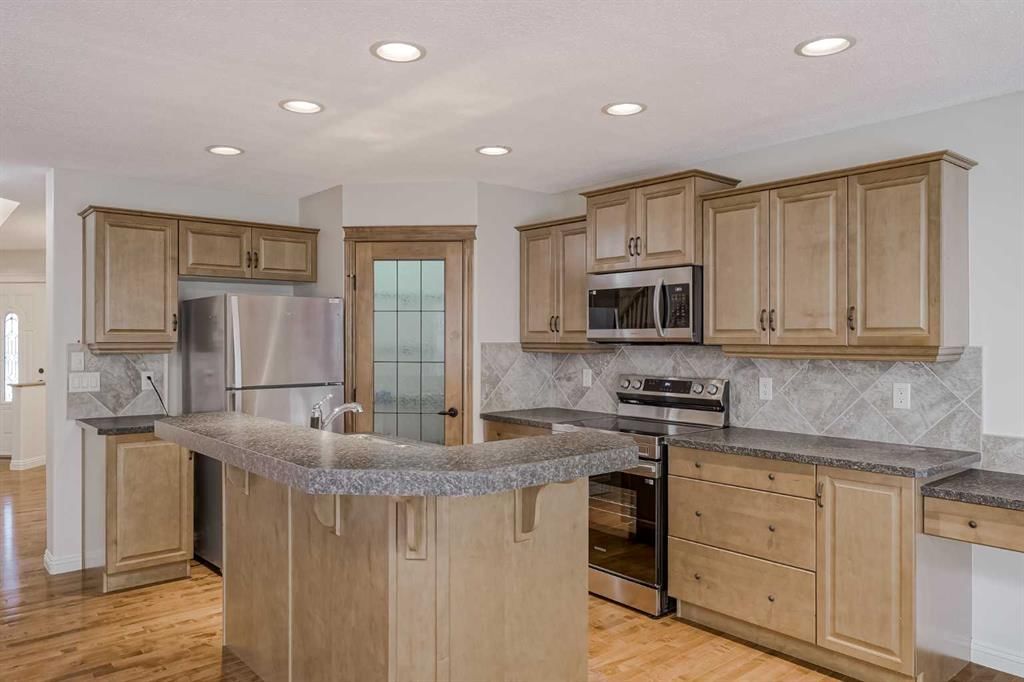 196 Everwillow Park SW, Calgary — photo 4 of 49